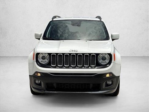 Used 2018 Jeep Renegade Latitude w/ Safety & Security Group FWD image 3