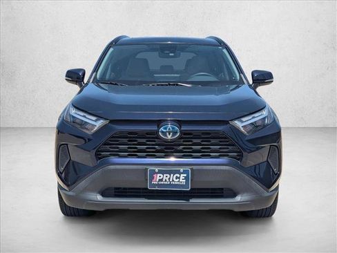 Used 2022 Toyota RAV4 XLE w/ Convenience Package AWD/4WD image 2