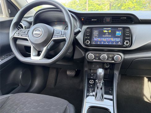 Used 2023 Nissan Kicks SV FWD image 3