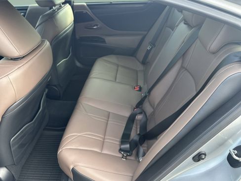 Used 2025 Lexus ES 350 Ultra Luxury w/ Accessory Package (Z2) FWD image 31