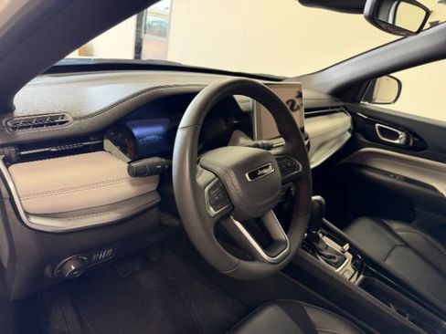 Used 2025 Jeep Compass Limited AWD/4WD image 16