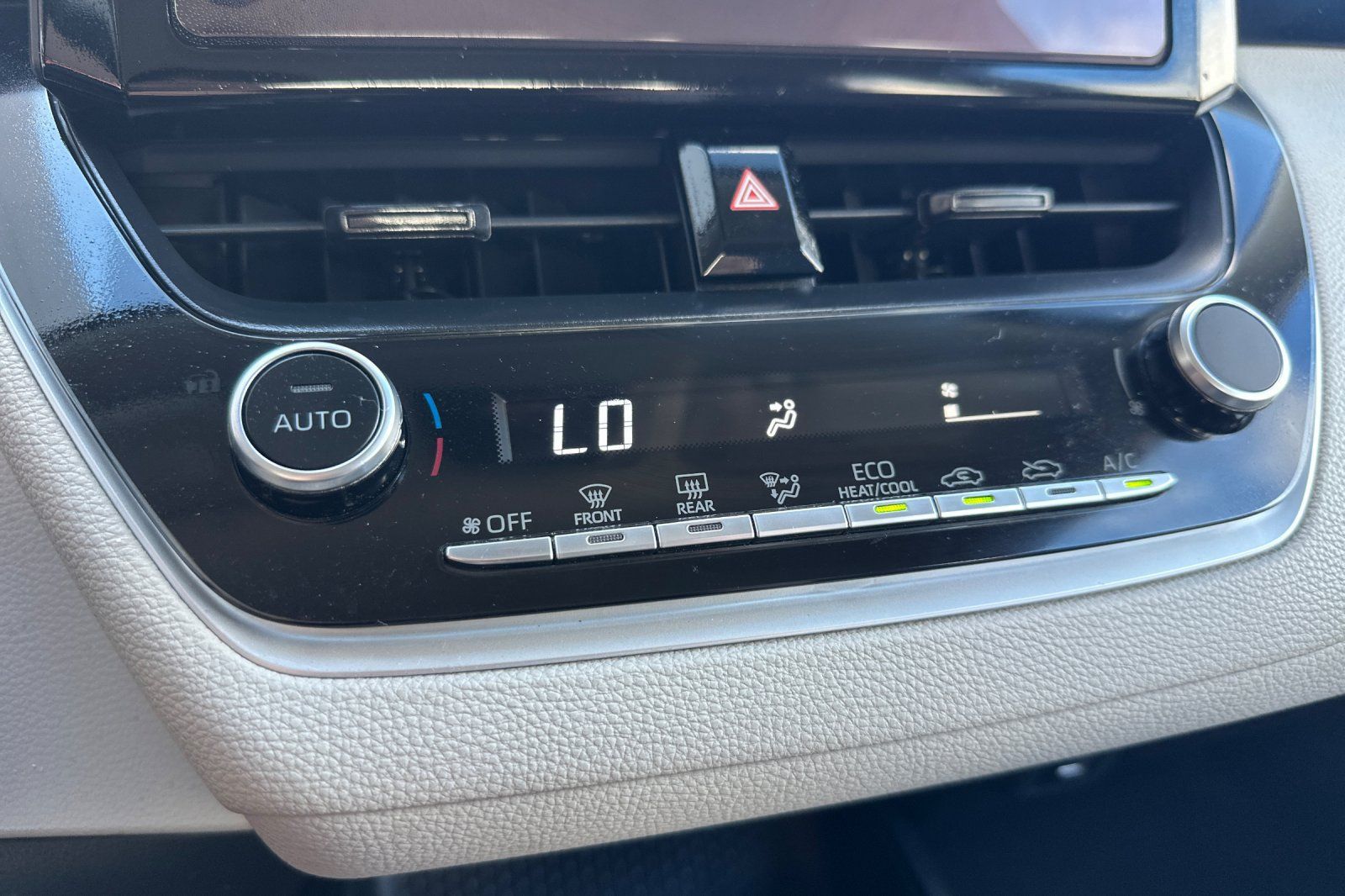 Used 2024 Toyota Corolla LE FWD image 27