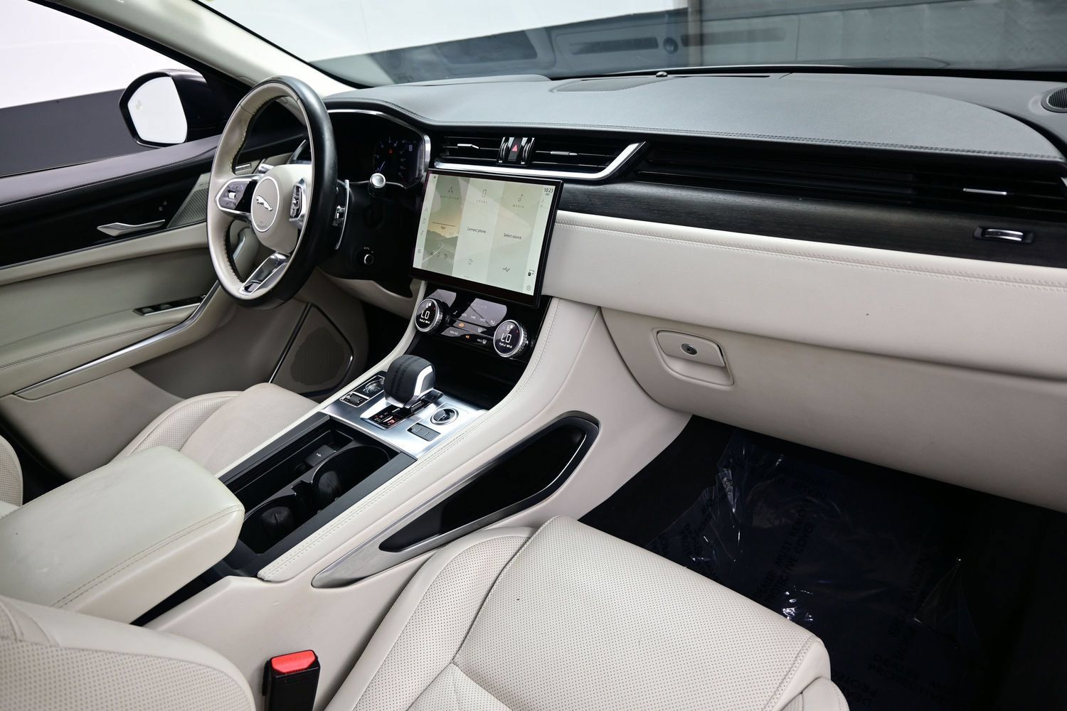 Used 2022 Jaguar F-PACE S AWD/4WD image 17