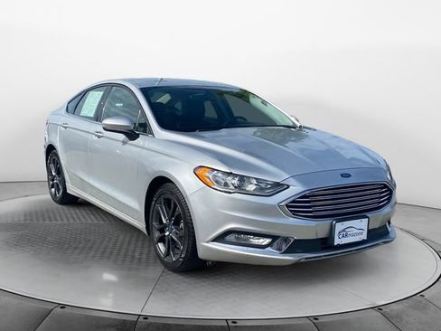 Used 2018 Ford Fusion SE w/ Equipment Group 201A FWD image 7