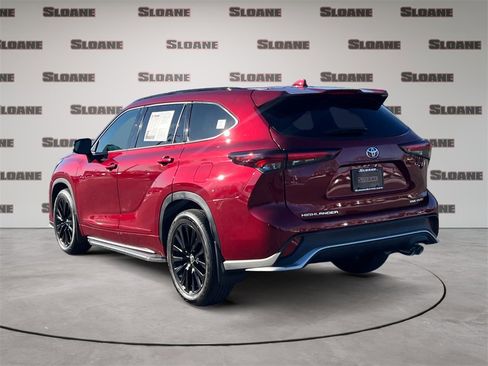 Used 2024 Toyota Highlander XSE image 3