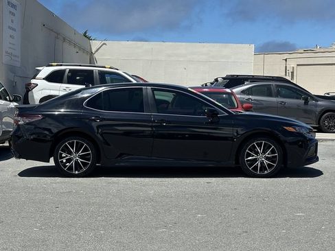 Used 2021 Toyota Camry SE FWD image 2