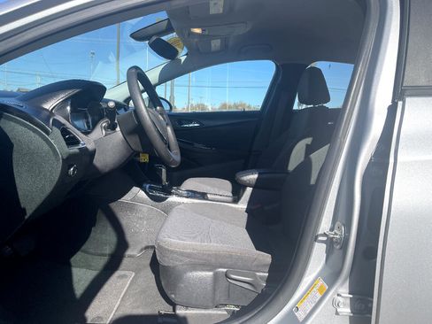 Used 2019 Chevrolet Cruze LS image 9