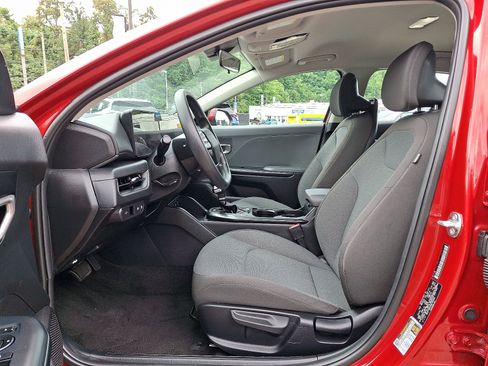 Used 2025 Kia K4 FWD image 13