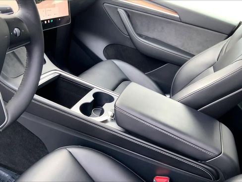 Used 2023 Tesla Model Y Performance image 15