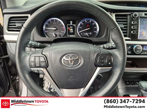 Used 2015 Toyota Highlander XLE AWD/4WD image 17