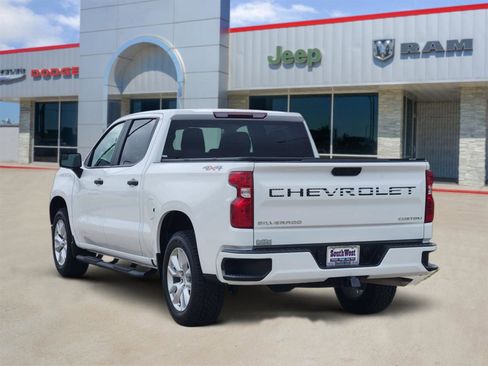 Used 2025 Chevrolet Silverado 1500 Custom image 4