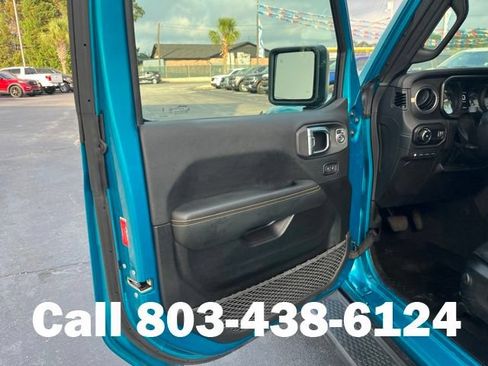 Used 2024 Jeep Wrangler Unlimited Sahara w/ Technology Group AWD/4WD image 5