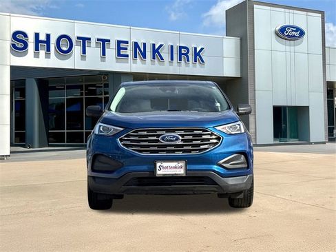Used 2021 Ford Edge SE image 2
