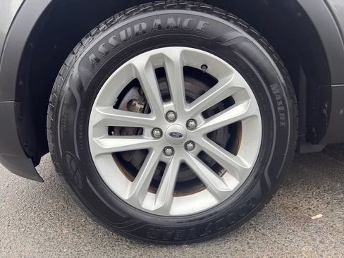 Used 2015 Ford Explorer XLT w/ Equipment Group 202A AWD/4WD image 12