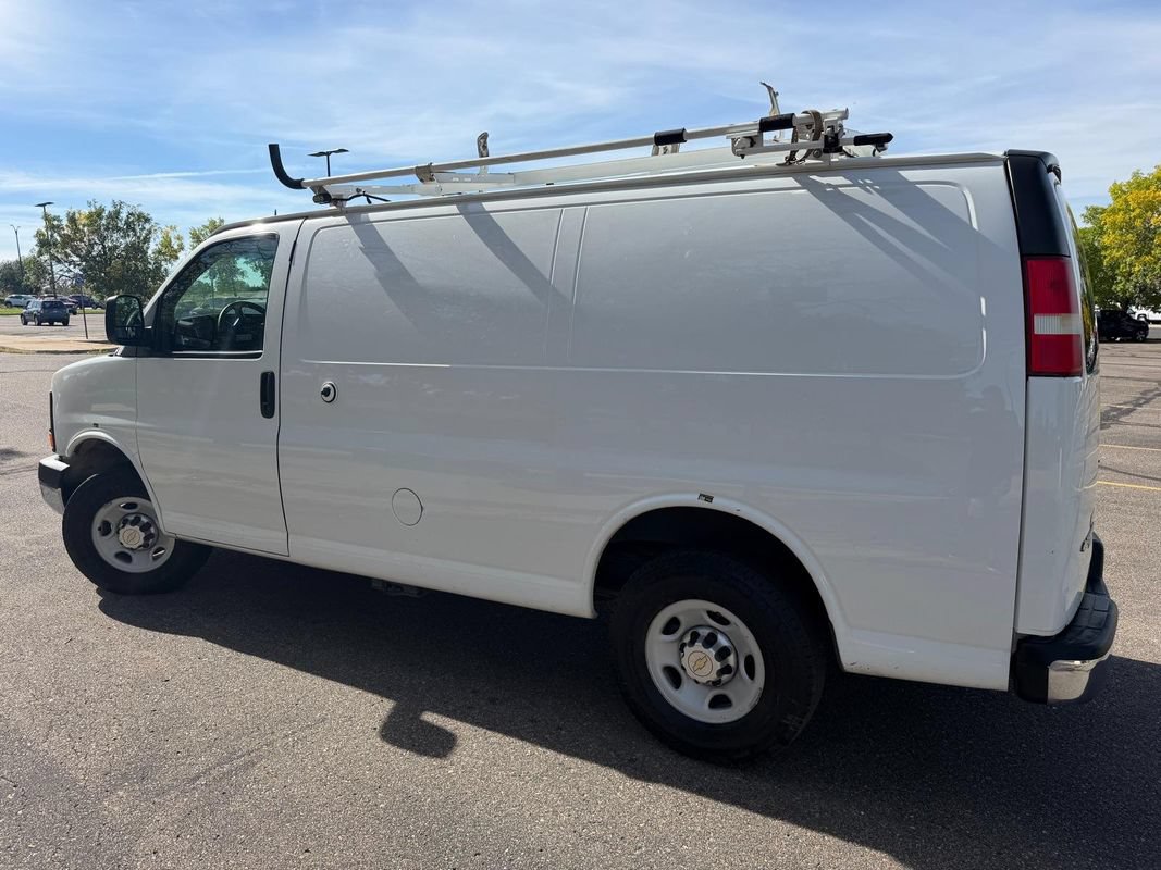Used 2014 Chevrolet Express 2500 RWD image 2