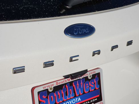 Used 2020 Ford Escape SEL image 12