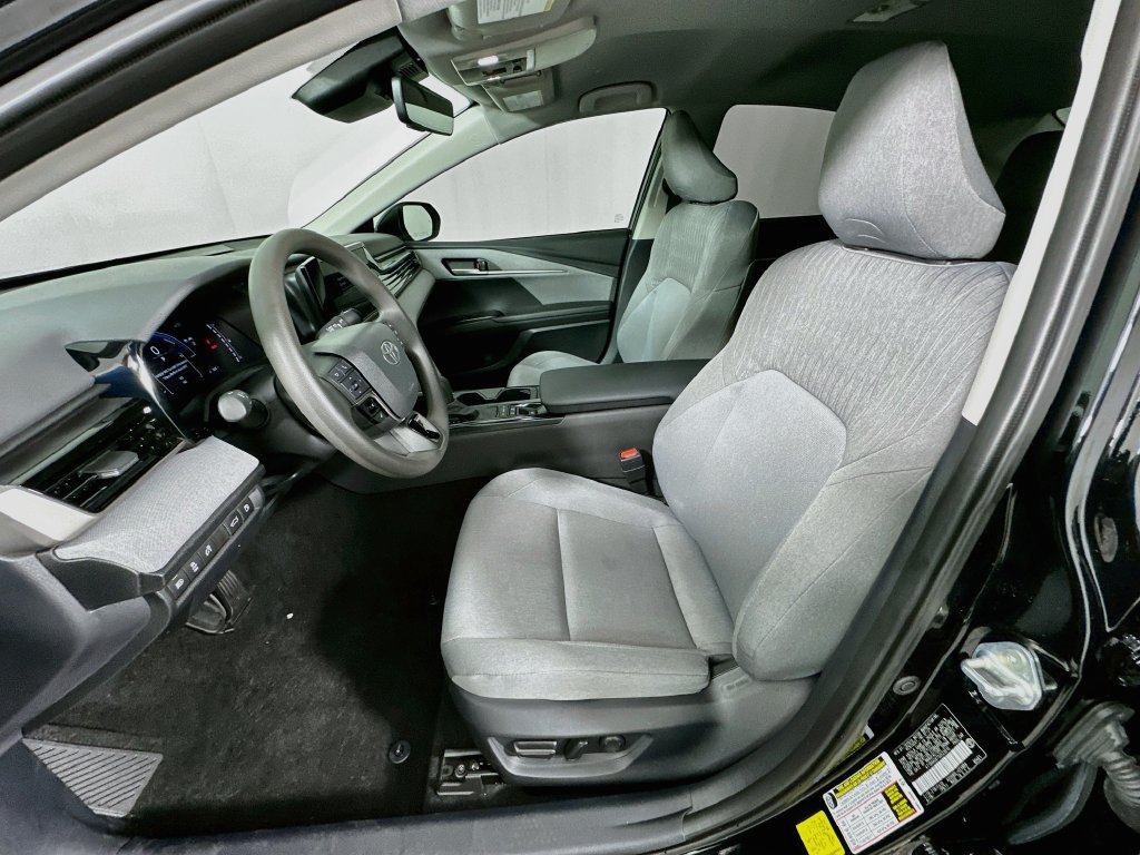 Used 2025 Toyota Camry LE w/ Convenience Package FWD image 20