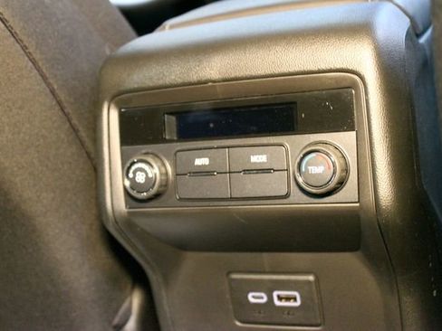 Used 2023 GMC Acadia SLE FWD image 15