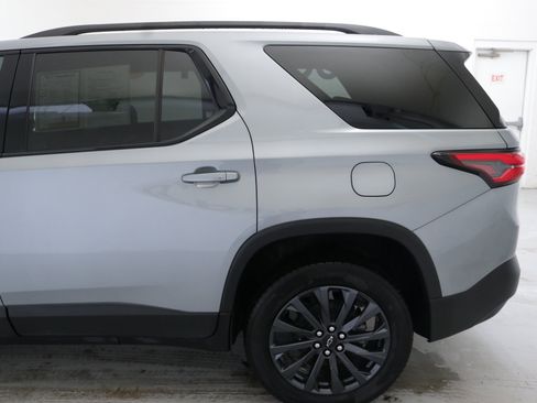 Used 2023 Chevrolet Traverse RS image 6