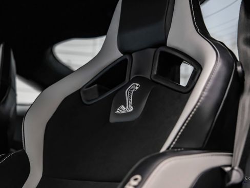 Used 2021 Ford Mustang Shelby GT500 w/ Carbon Fiber Track Pack RWD image 38