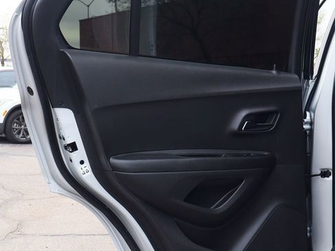 Used 2020 Chevrolet Trax LT w/ LT Convenience Package image 29