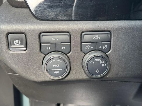Used 2025 Chevrolet Silverado 1500 LT AWD/4WD image 12