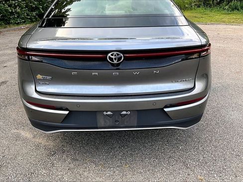 Certified 2023 Toyota Crown AWD/4WD image 10