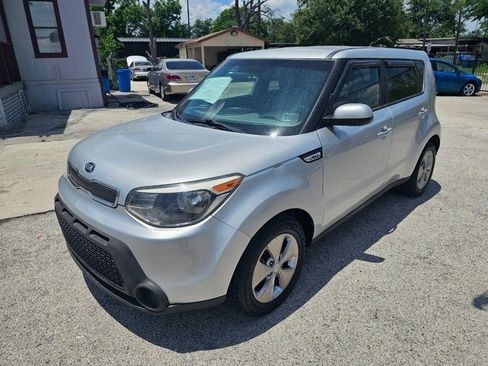 Used 2015 Kia Soul FWD image 1