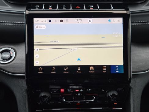 New 2025 Jeep Grand Cherokee Limited w/ Luxury Tech Group II image 14