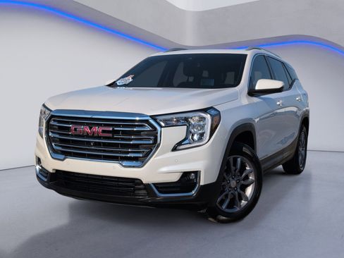 Used 2024 GMC Terrain SLT w/ Infotainment Package II image 2