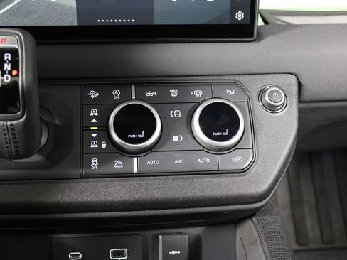 Used 2023 Land Rover Defender 110 75th Limited Edition image 24