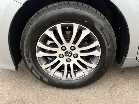 Used 2018 Toyota Sienna XLE w/ XLE Navigation Package image 37