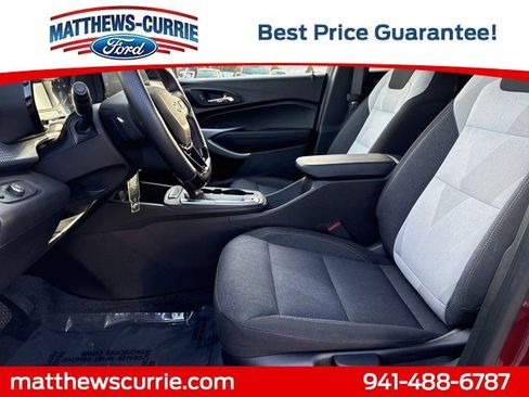 Used 2025 Chevrolet Trax RS w/ Sunroof Package image 9