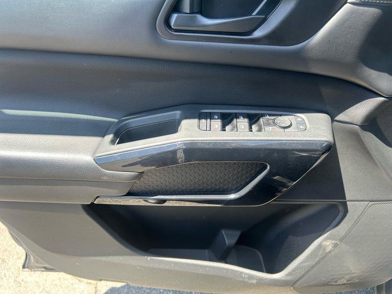 Used 2024 Nissan Pathfinder SV w/ Lighting Package (N92) FWD image 7