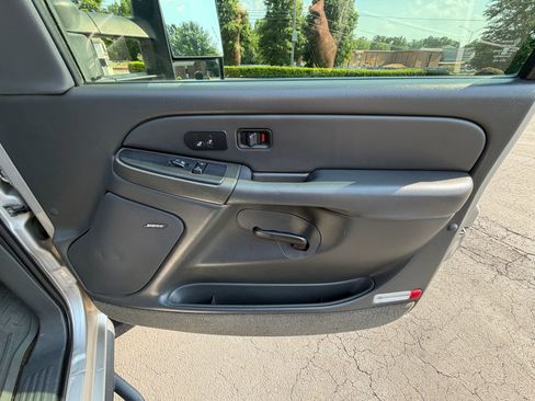 Used 2005 Chevrolet Silverado 2500 LT w/ Heavy-Duty Power Package RWD image 22