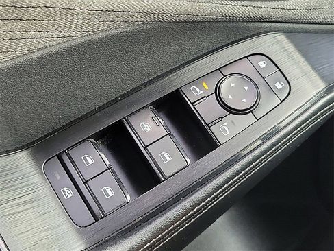 Used 2023 Nissan Rogue SV image 13