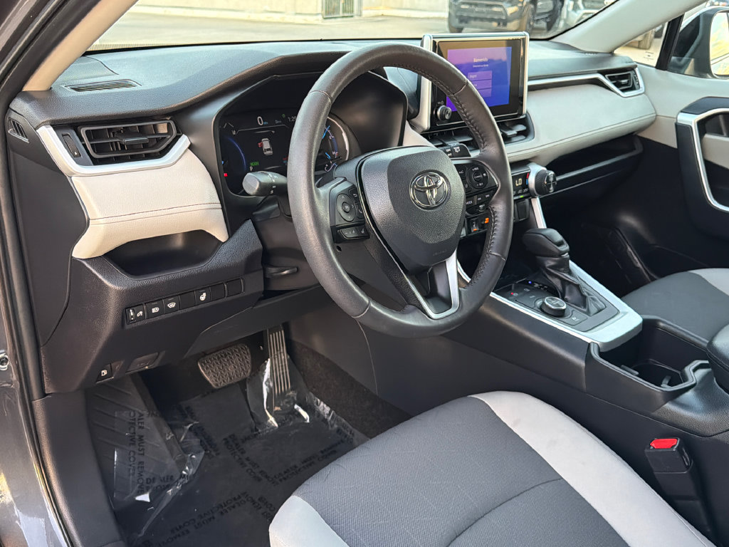 Used 2025 Toyota RAV4 XLE w/ Weather Package AWD/4WD image 21