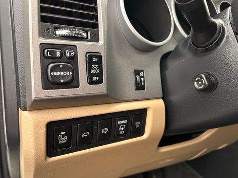 Used 2013 Toyota Sequoia Platinum image 28