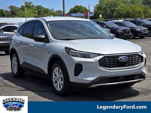 Used 2025 Ford Escape Active w/ Active Premium Tech Pack FWD image 2