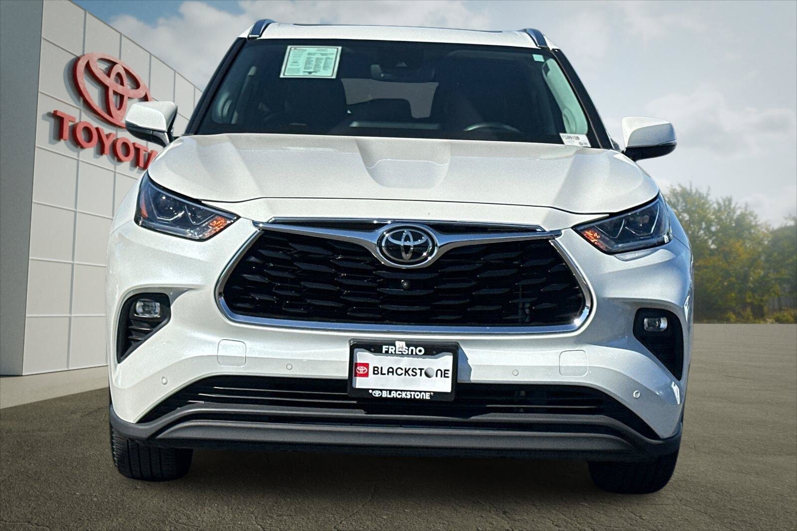 Certified 2021 Toyota Highlander Limited AWD/4WD image 8