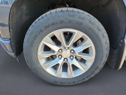 Used 2019 Chevrolet Silverado 1500 High Country image 14