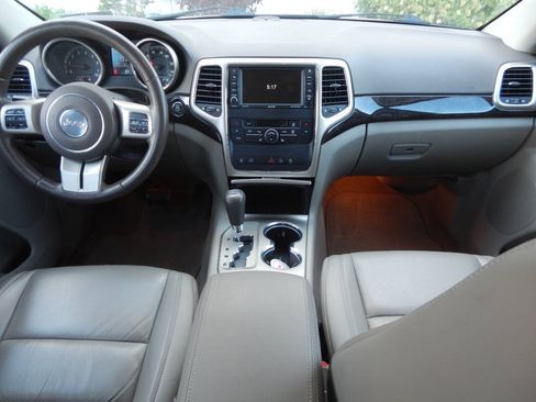 Used 2011 Jeep Grand Cherokee Laredo AWD/4WD image 2