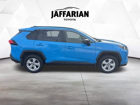 Used 2019 Toyota RAV4 LE image 2