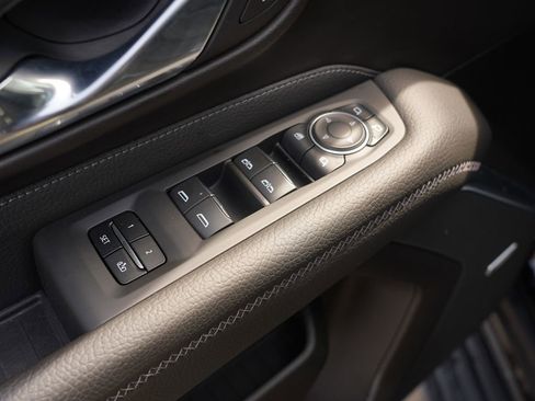 Used 2021 GMC Yukon XL Denali w/ Denali Premium Package image 19