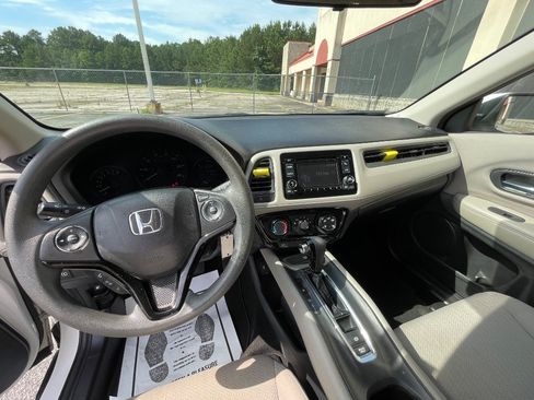 Used 2016 Honda HR-V LX image 44