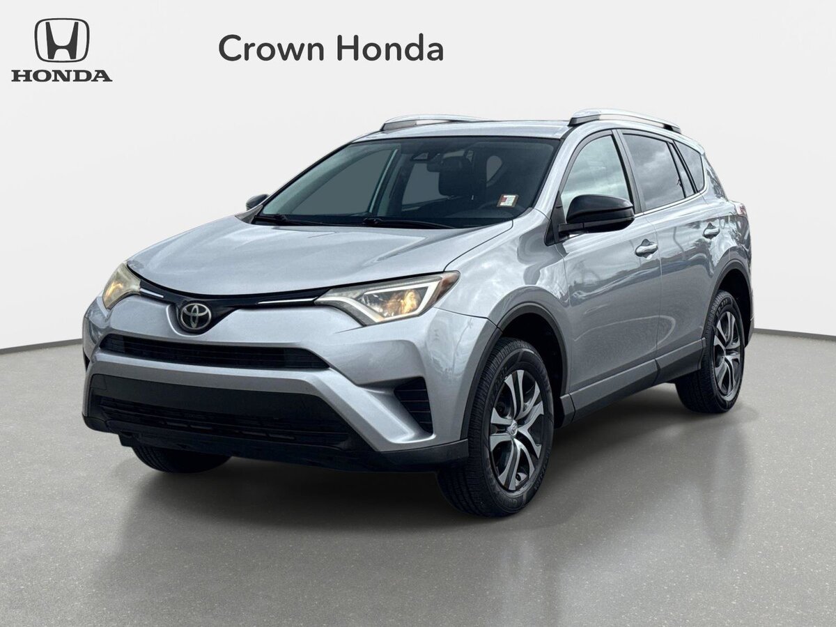 Used 2017 Toyota RAV4 LE FWD image 1