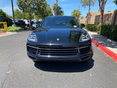 Used 2022 Porsche Cayenne AWD/4WD image 3