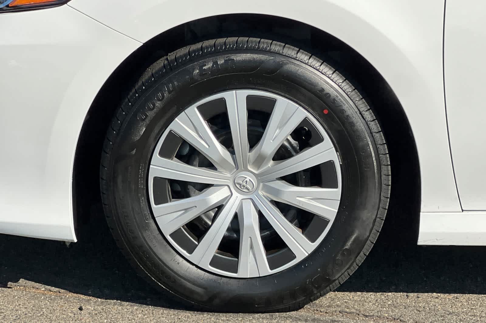 Certified 2023 Toyota Camry LE FWD image 29