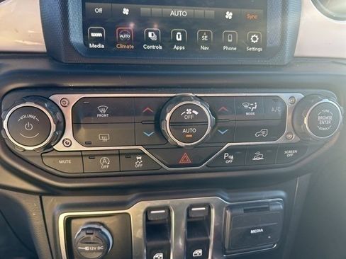 Used 2021 Jeep Wrangler Sport image 11