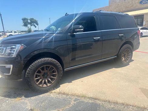 Used 2021 Ford Expedition Limited AWD/4WD image 2